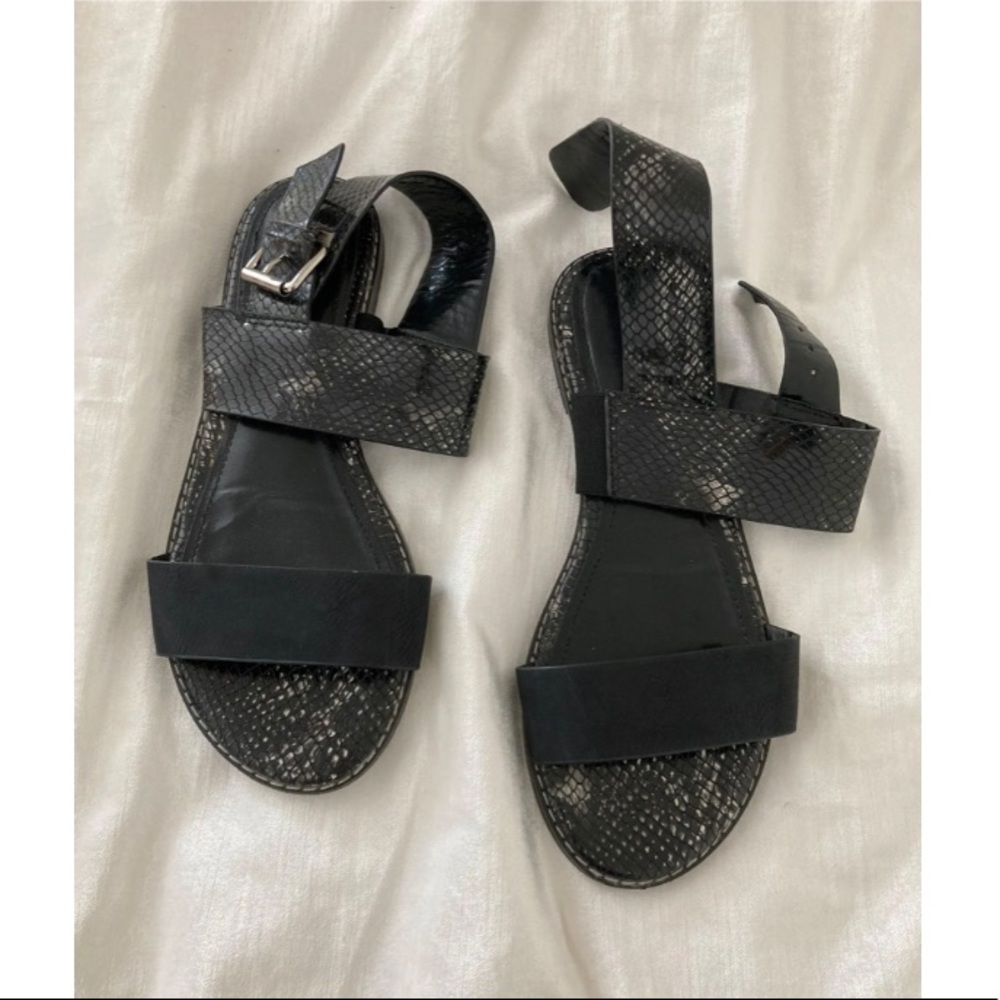 Women’s sandals
